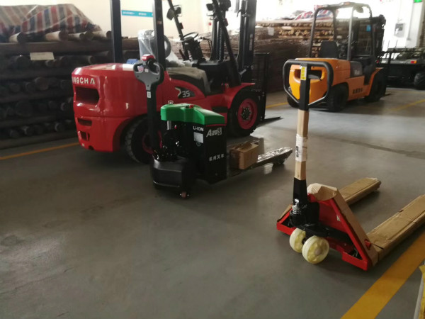 怎么操作叉車才安全？這些危險要規(guī)避！