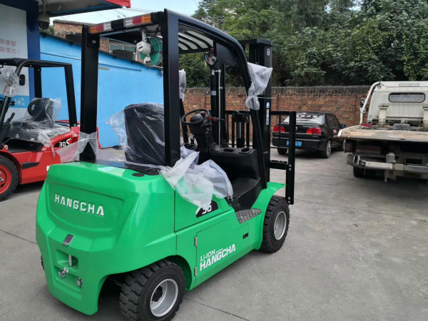 【干貨】電動堆高車、電動搬運車的電機和繼電器應(yīng)該怎么保養(yǎng)？