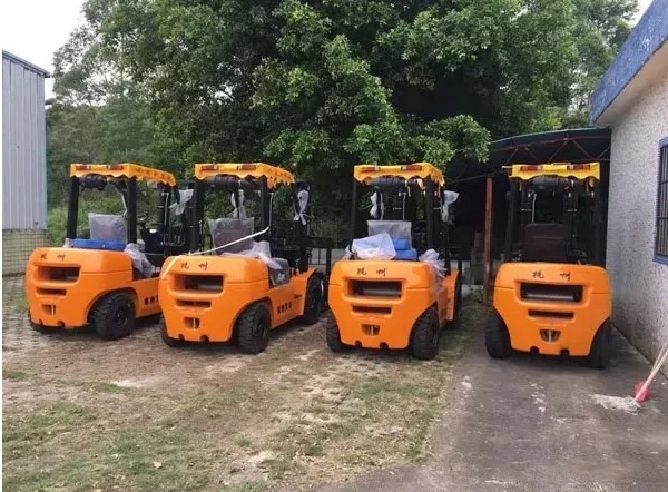 【叉車操作小知識】內(nèi)燃叉車要怎么換擋？